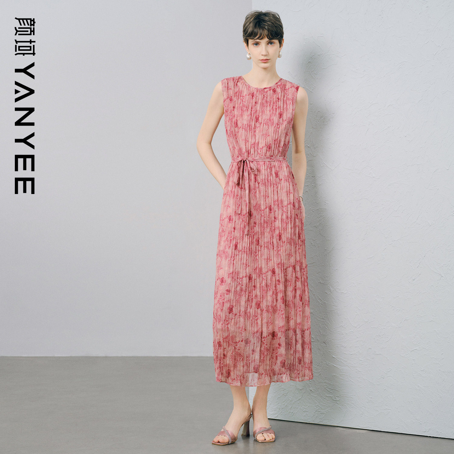 颜域水墨印花背心连衣裙2026夏季新款法式复古显瘦过膝百褶长裙女
