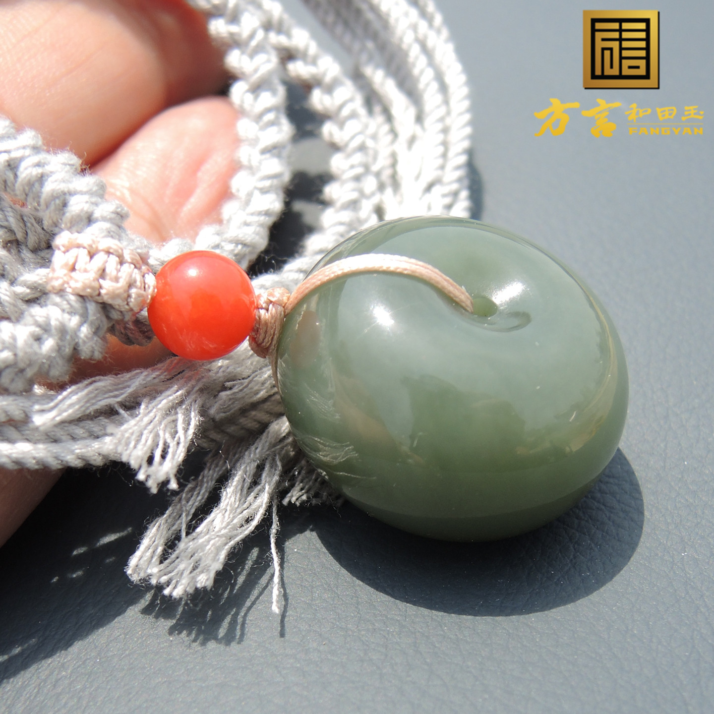 震惊了方言藏品且末蓝色调高品质青白玉山料挂件轮胎平安扣吊坠R