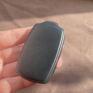 惊呆了方言和田玉精品特色油润细腻沙枣青籽料平安无事牌吊坠子A2