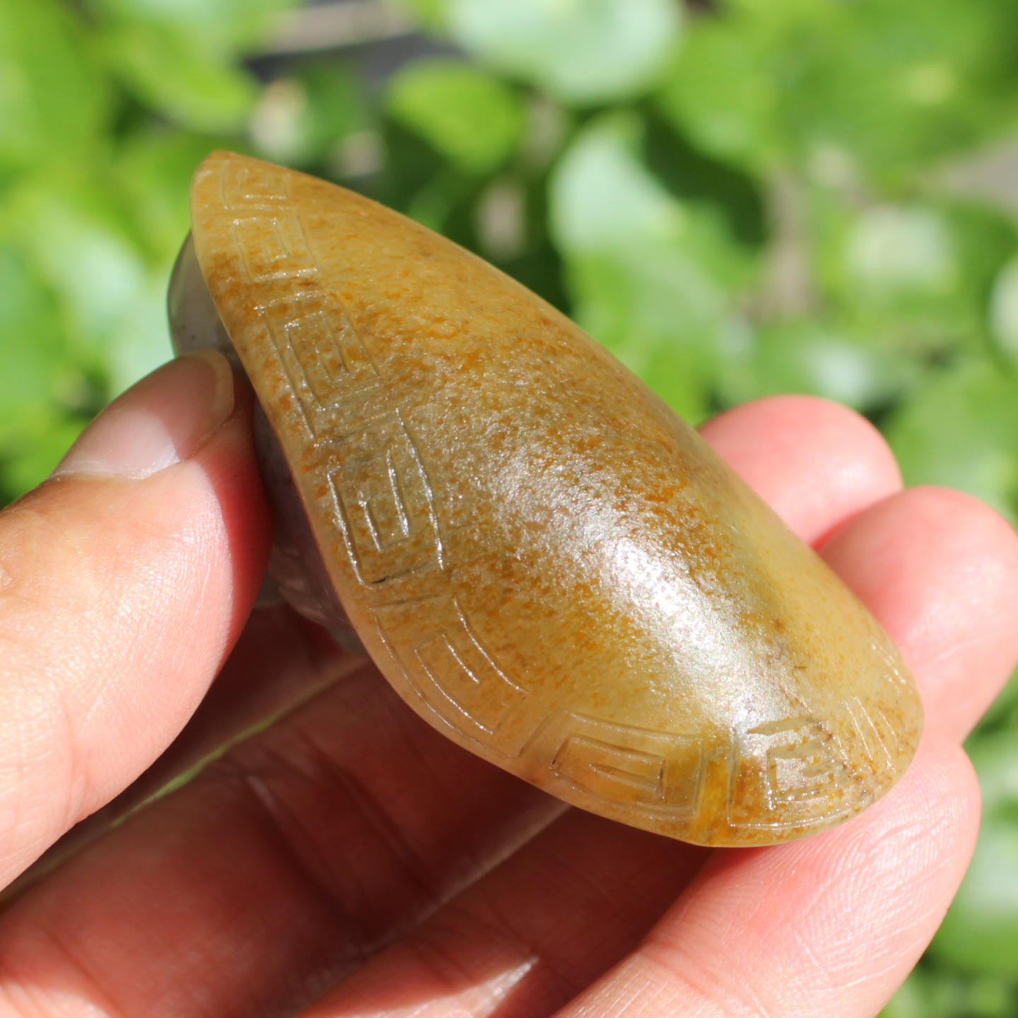 新疆秋梨皮青花籽料龙龟手把件