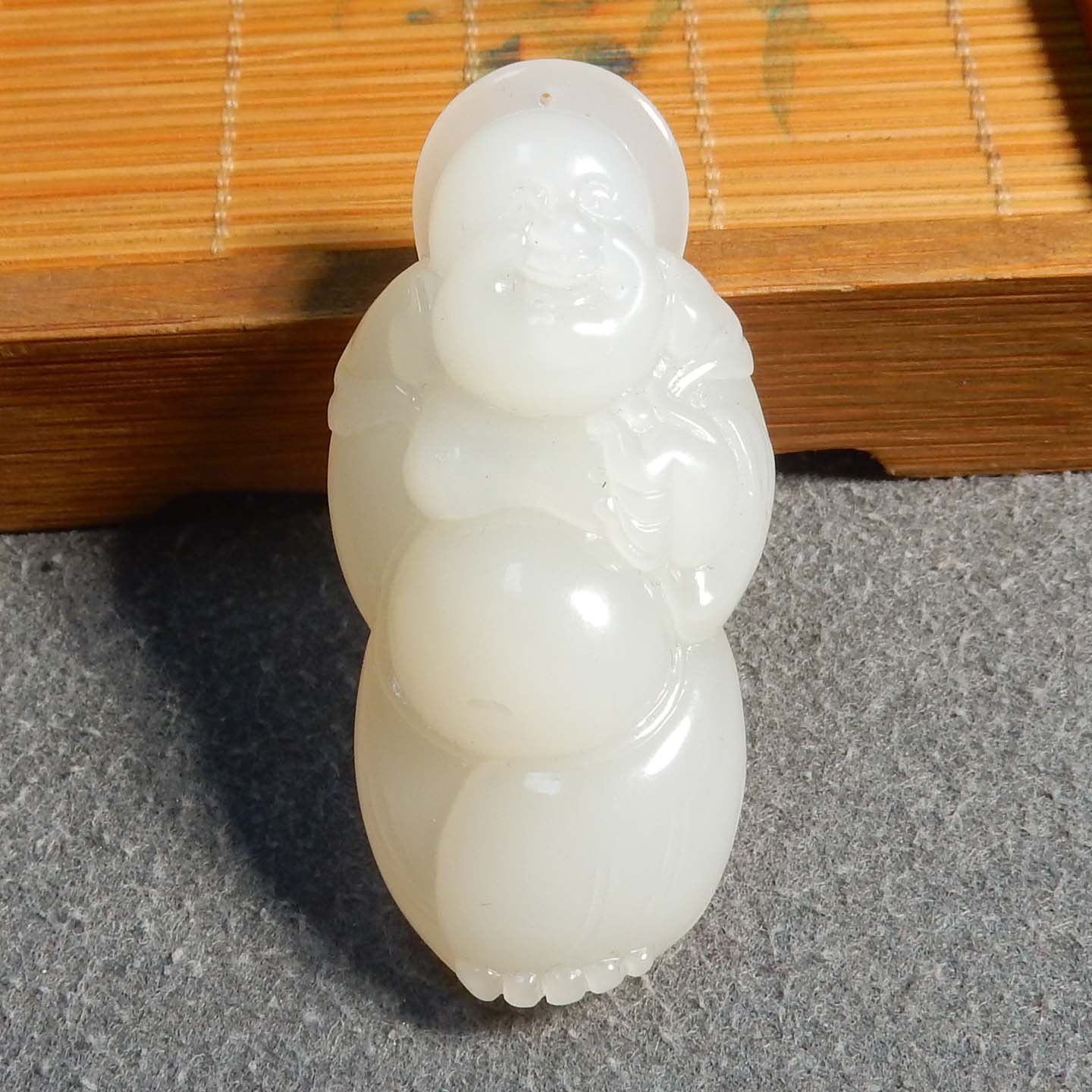 震惊了方言和田玉青海老坑料冰底细腻无结构藕粉色笑佛吊坠挂件s2