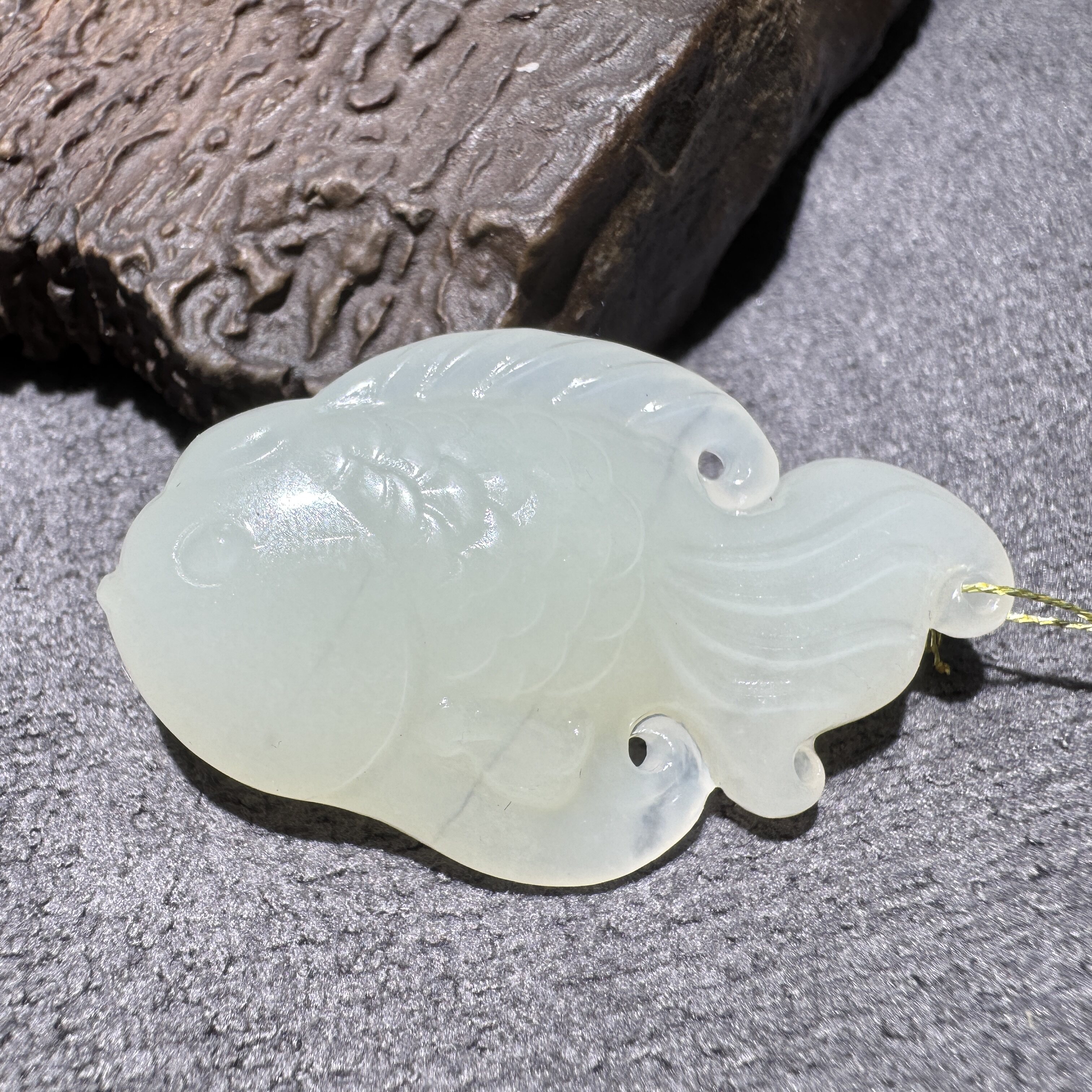 手慢无方言和田玉老坑青海料高冰起荧光白玉年年有鱼吊坠挂件S6