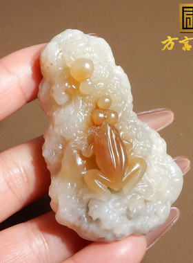 方言品牌和田玉新疆特色细腻糖玉桃花玉意境俏雕呱呱来财摆件X3