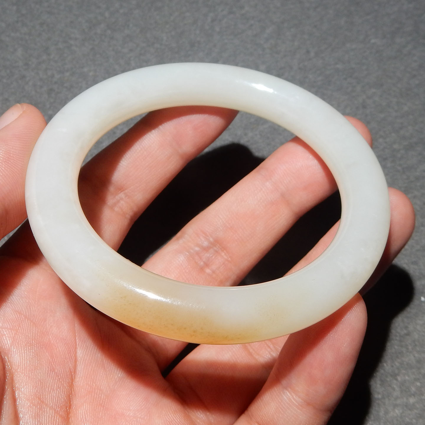 且末料新疆油润细腻女士手镯