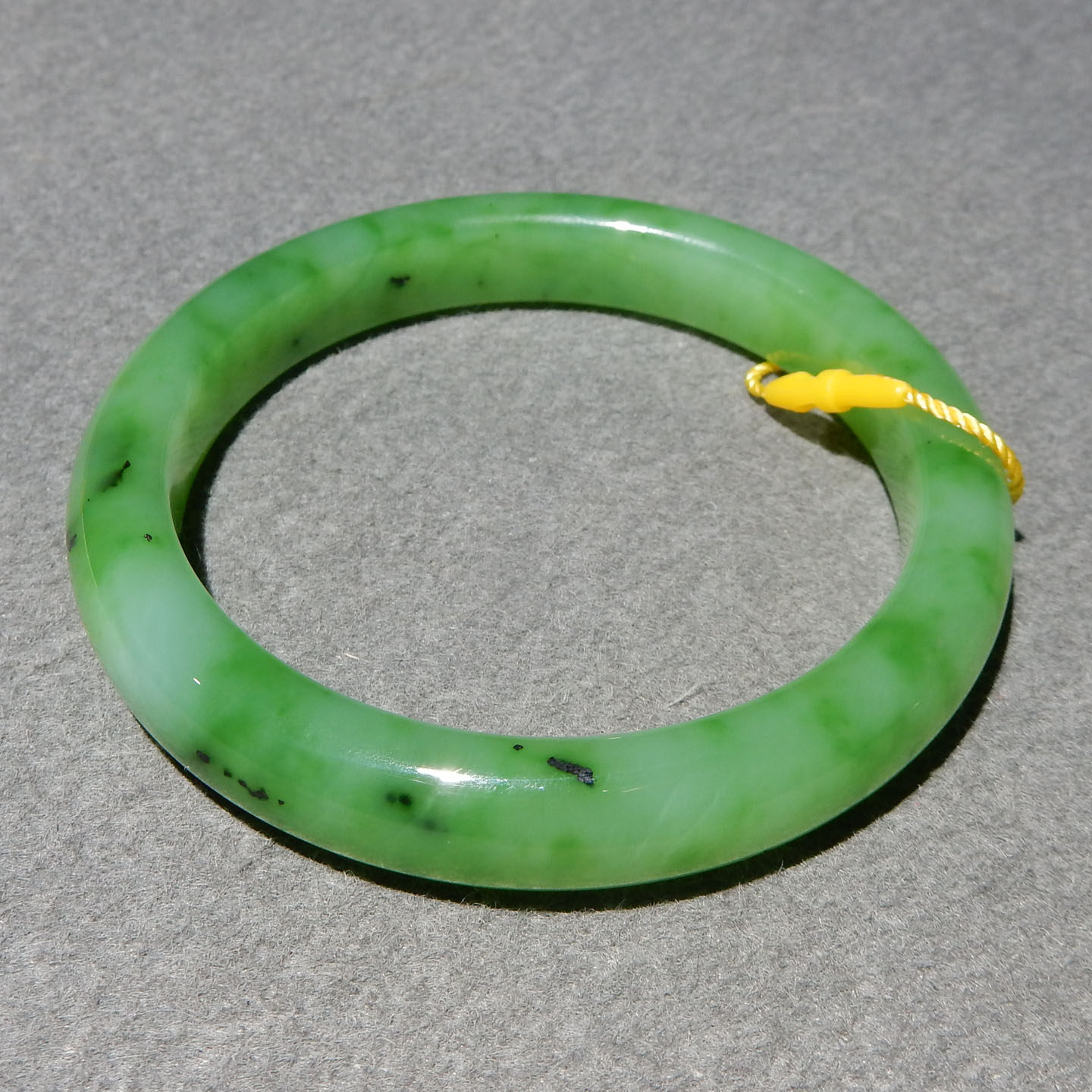 方言和田玉收藏精品俄料老坑碧玉苹果绿高冰底内径62mm手镯子w4