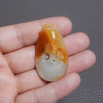 天然和田玉红沁皮白玉籽料吊坠