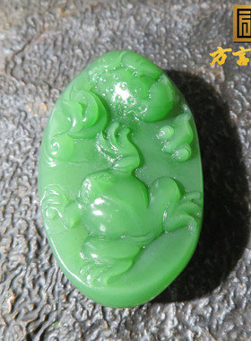 方言珍品收藏级和田玉俄罗斯料细腻正阳绿色碧玉呱呱来财吊坠w