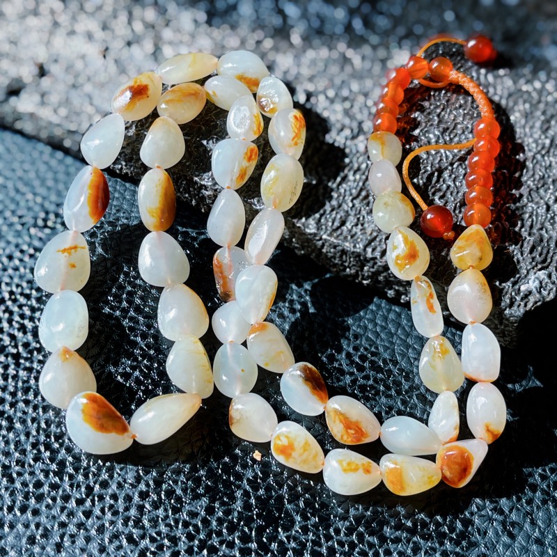 嗨翻方言精品和田玉佩戴级新疆老熟如酥黄沁皮白玉籽料原石项链w