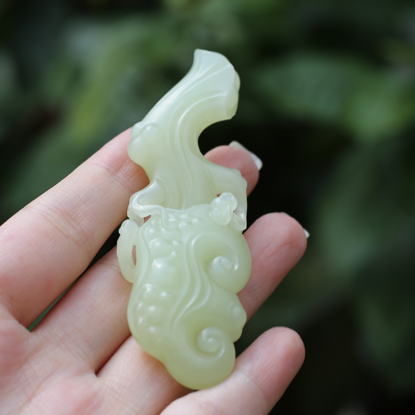 新疆且末柠檬黄口料精雕如意吊坠