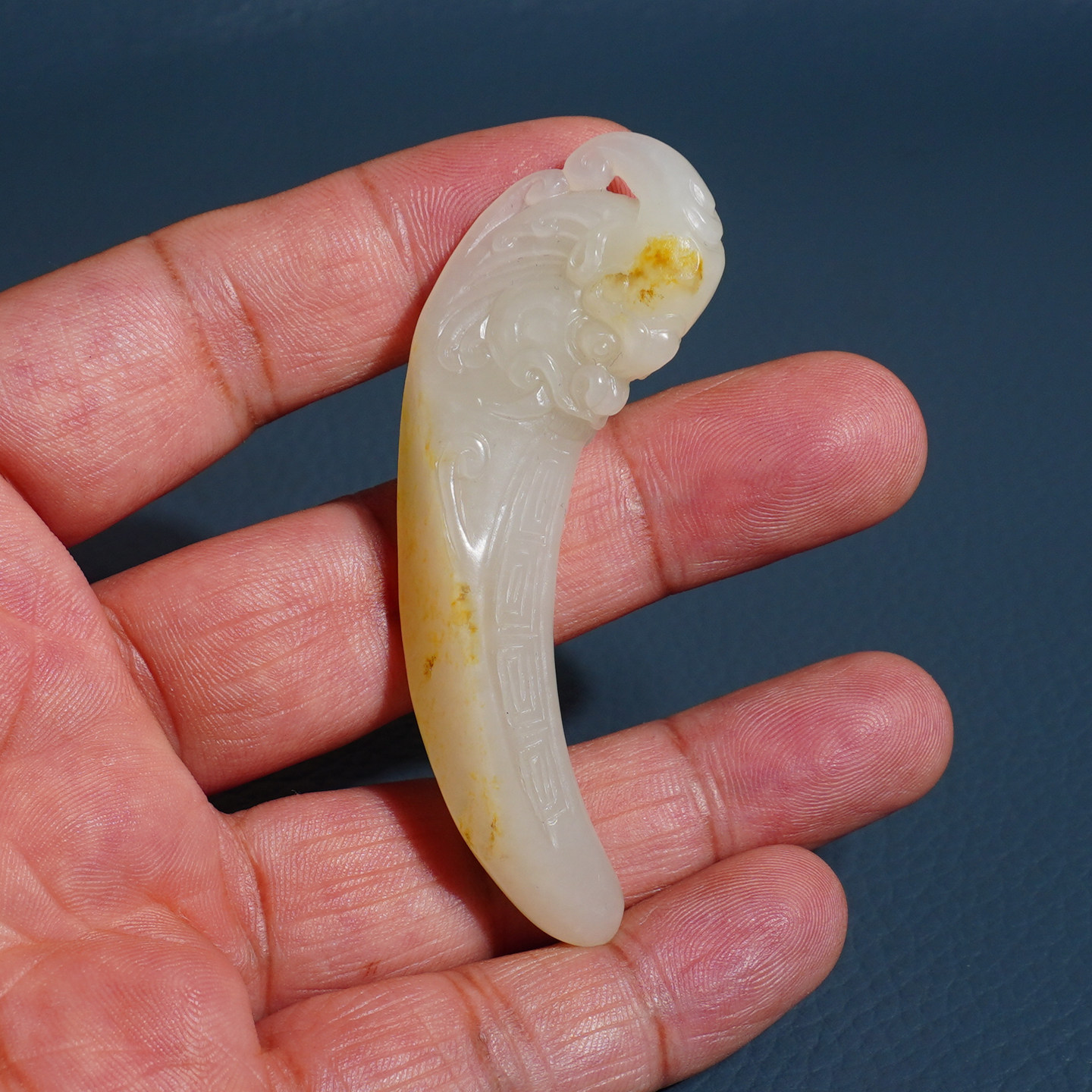 玉禧珠宝特惠新疆和田玉老熟洒金皮白玉籽料生肖龙牙吊坠挂件A1