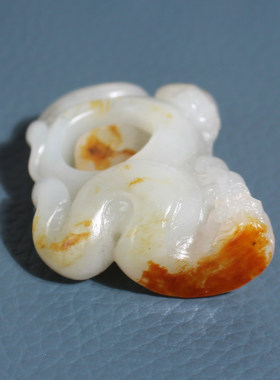 和田玉红皮青花籽料双龙护主吊坠