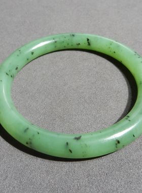 爆火方言和田玉特色俄料老坑碧玉果绿色猕猴桃意境内径59mm手镯w