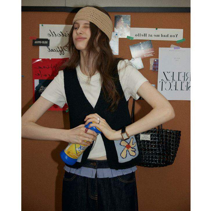 设计感小众撞色花朵口袋v领针织马甲女春秋背心毛衣时髦坎肩上衣