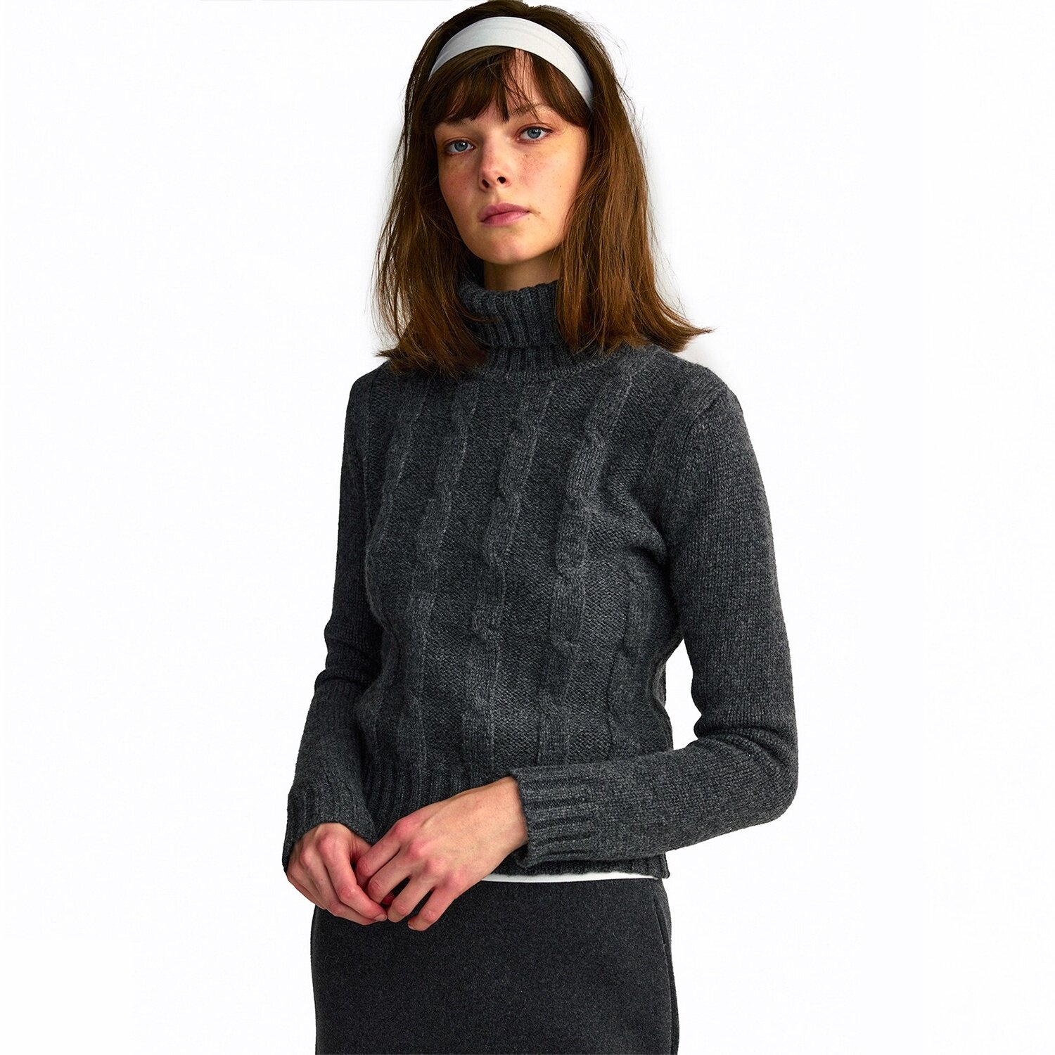 2025秋冬新款深灰色高领套头麻花短款毛衣女保暖内搭针织打底上衣