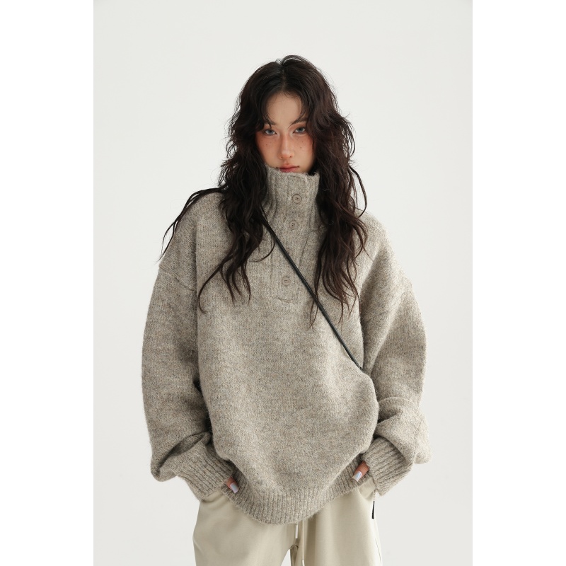 燕麦色立领纽扣亨利领套头毛衣