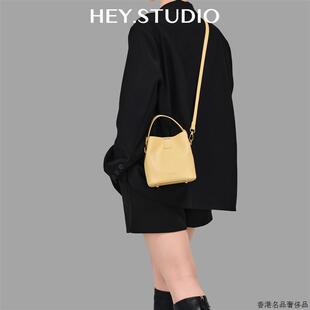 经典 夏天斜挎包轻奢小众高级感黄色手提包 水桶小包包女式 2025新款