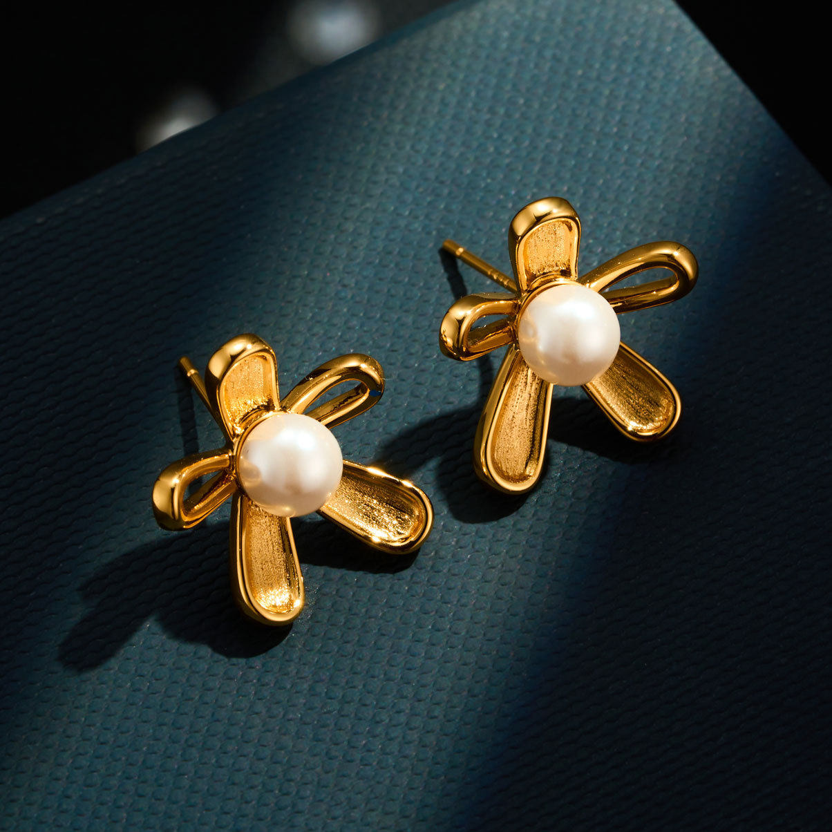 轻奢拉丝金色漂亮耳钉铜合金真金电镀珍珠s925银针简约百搭耳饰