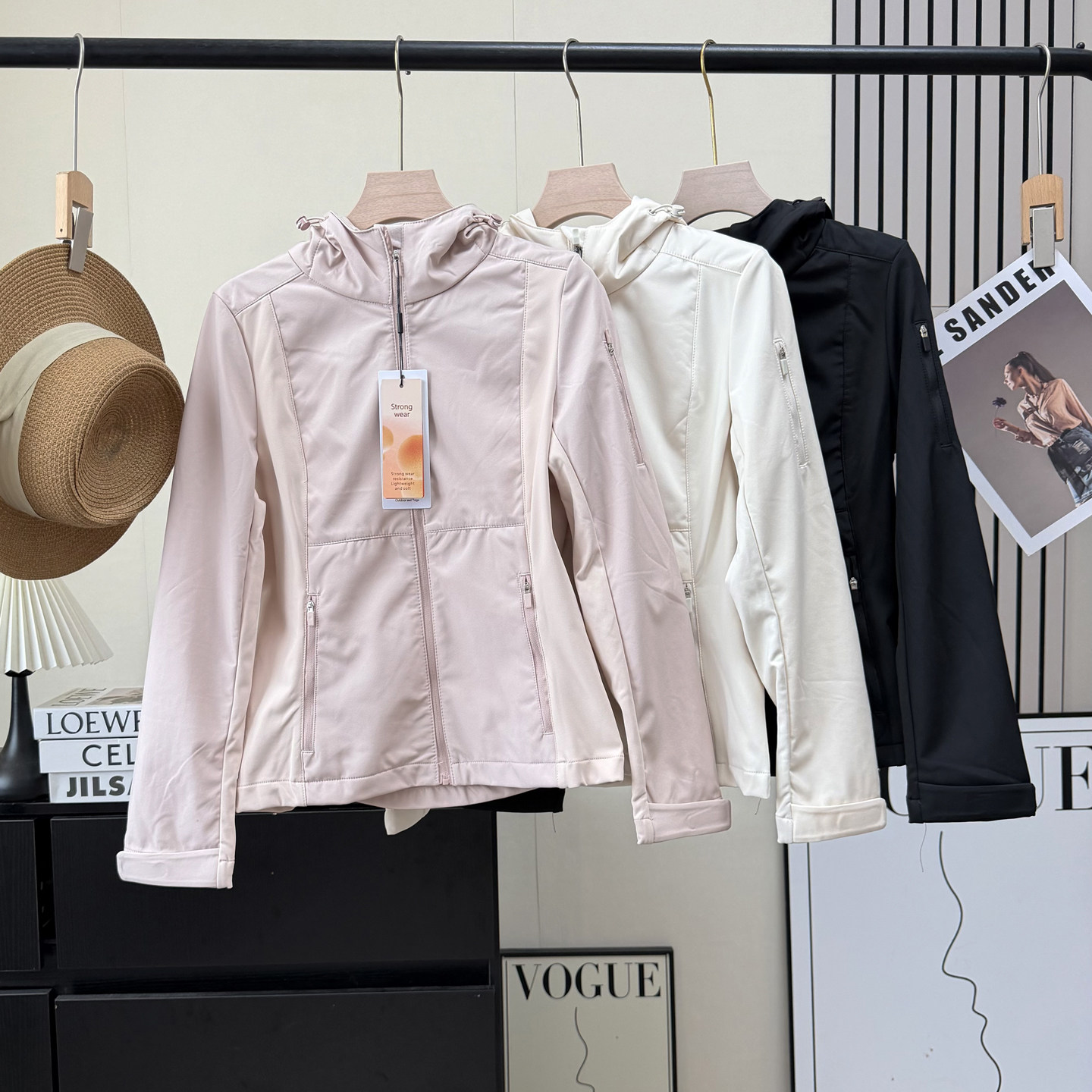 软壳冲锋衣外套收腰连帽登山服女