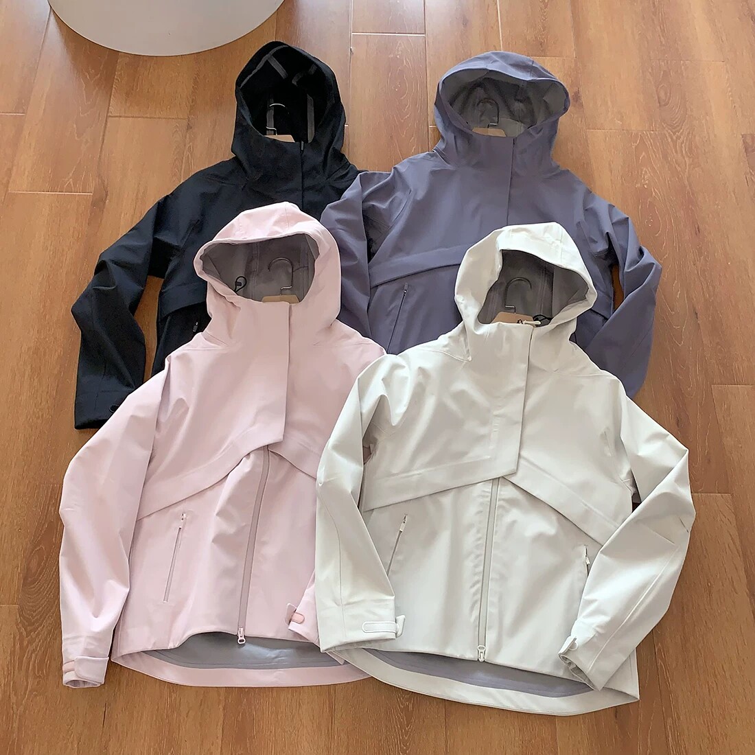 户外连帽软壳登山服冲锋衣外套女