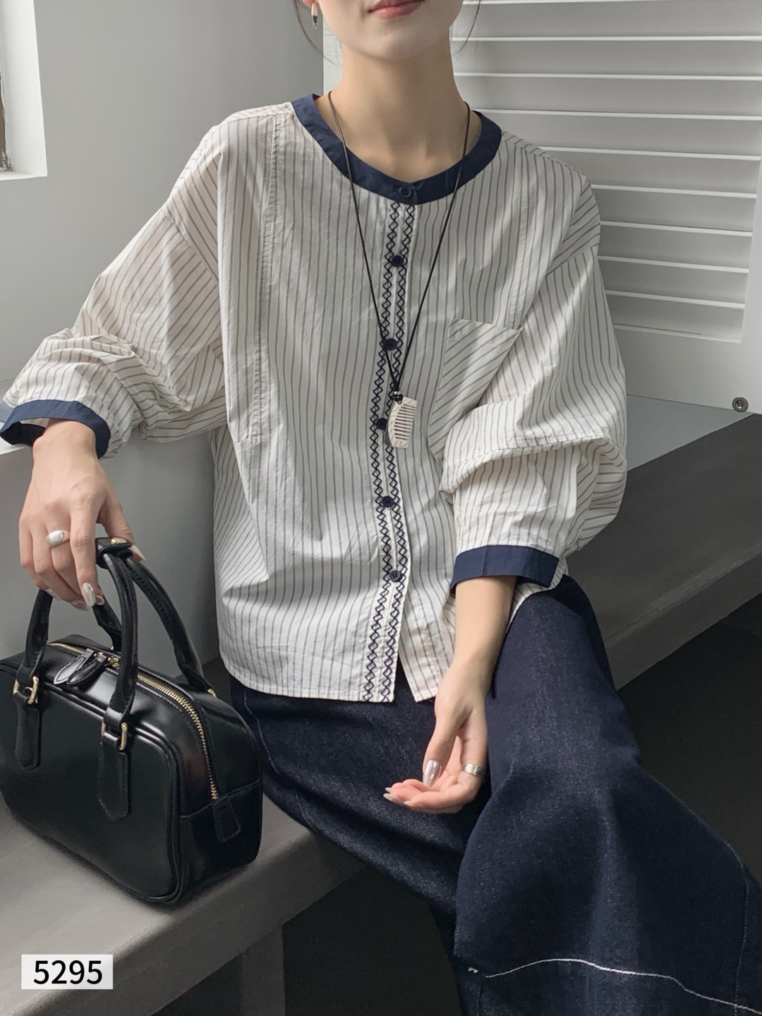 YOYO-明线刺绣圆领条纹衬衫女韩系宽松设计感上衣潮款衬衫