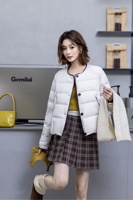 YOYO-轻薄羽绒服女新款冬季爆款时尚洋气短款小个子圆领设计感