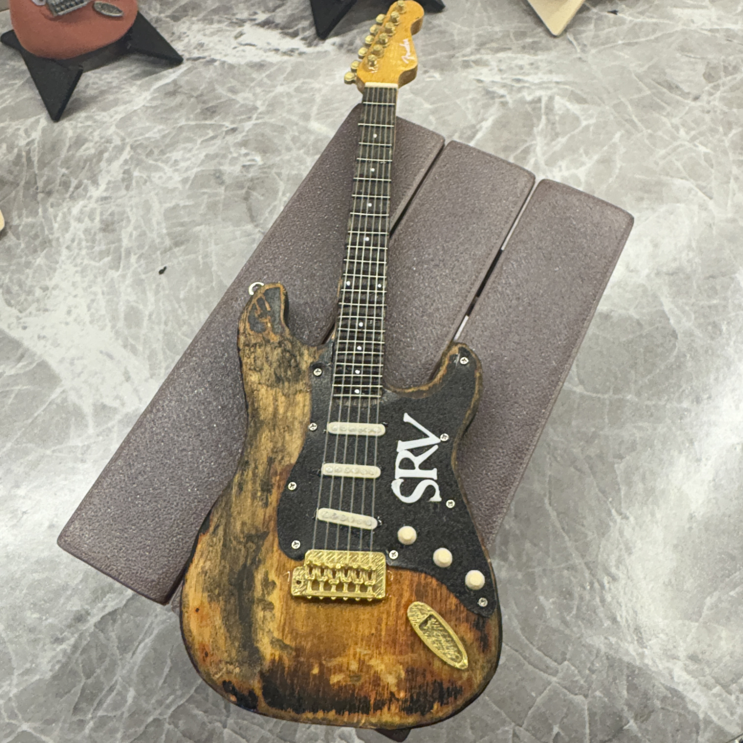 芬达 srv 吉他手办 小吉他定制  可来图定制 迷你微缩吉他 精致小