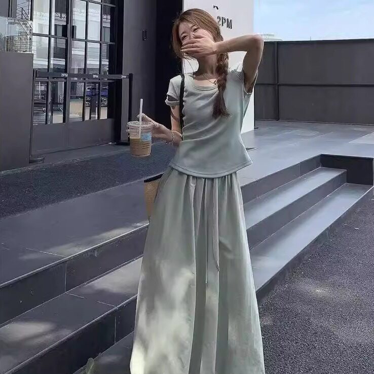小个子ootd穿搭一整套夏季女装绿色镂空短袖T恤花苞半身裙两件套