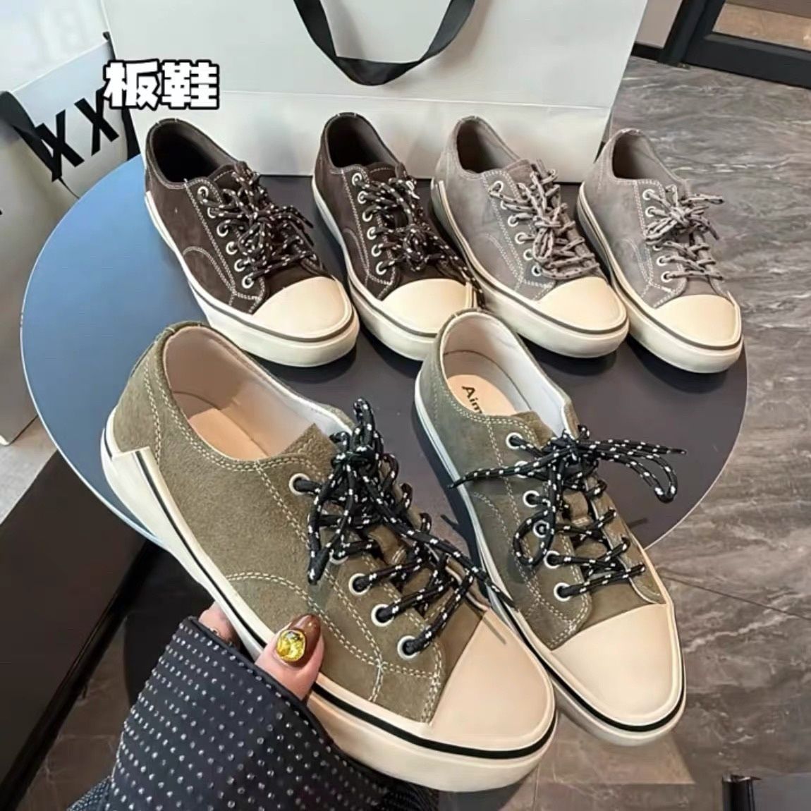 韩版复古做旧厚底磨砂皮鞋女2026新款百搭休闲时尚板鞋小众面包鞋