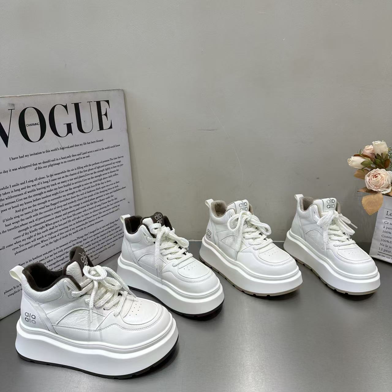 欧洲站厚底加绒高帮小白鞋女2025冬季新款运动休闲松糕百搭板鞋棉