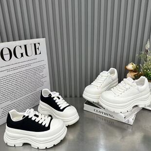 欧货厚底增高大头小白鞋女2026春季新款时尚百搭松糕休闲面包板鞋