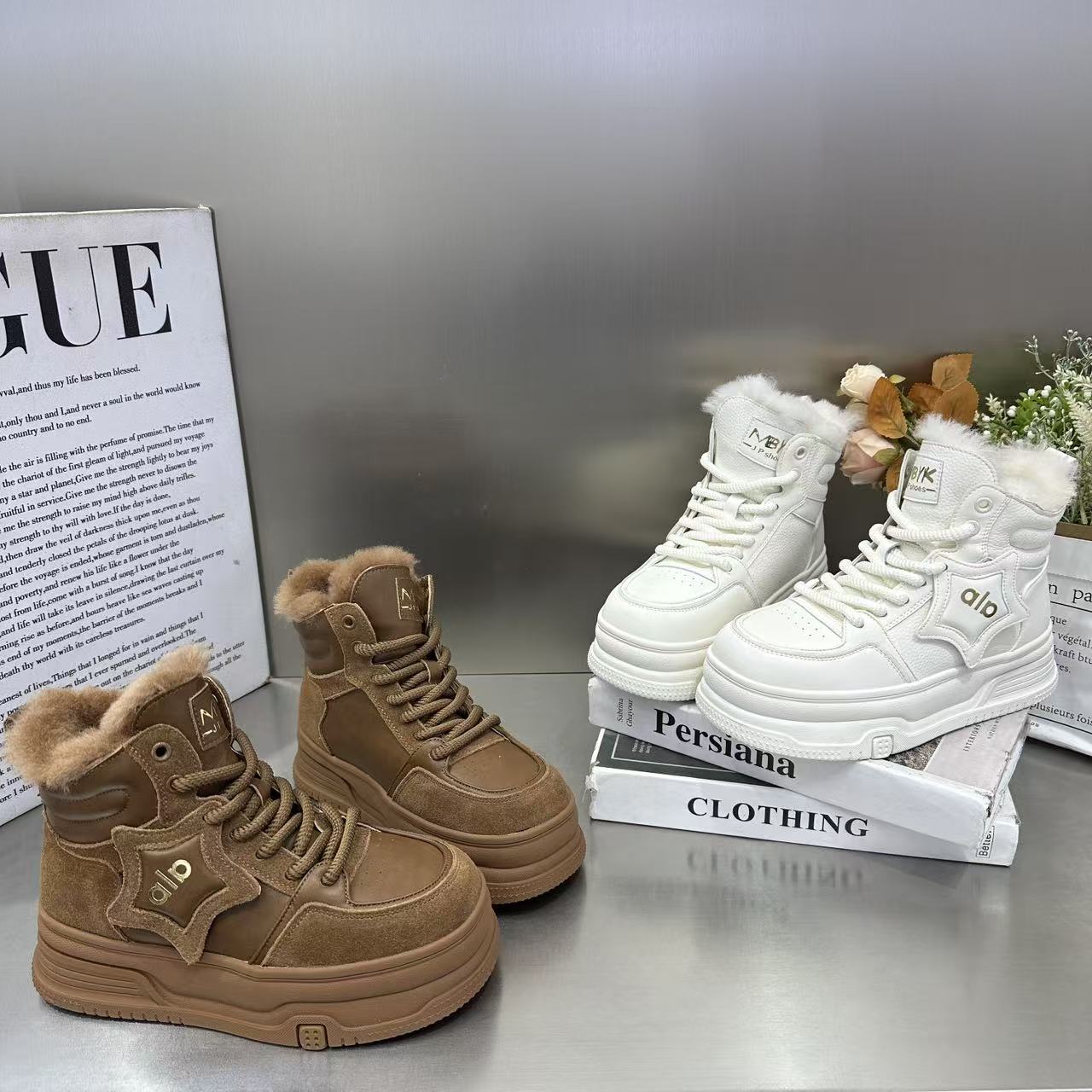 欧洲站星星厚底高帮休闲棉鞋女2025年冬季松糕底毛毛口百搭小白鞋