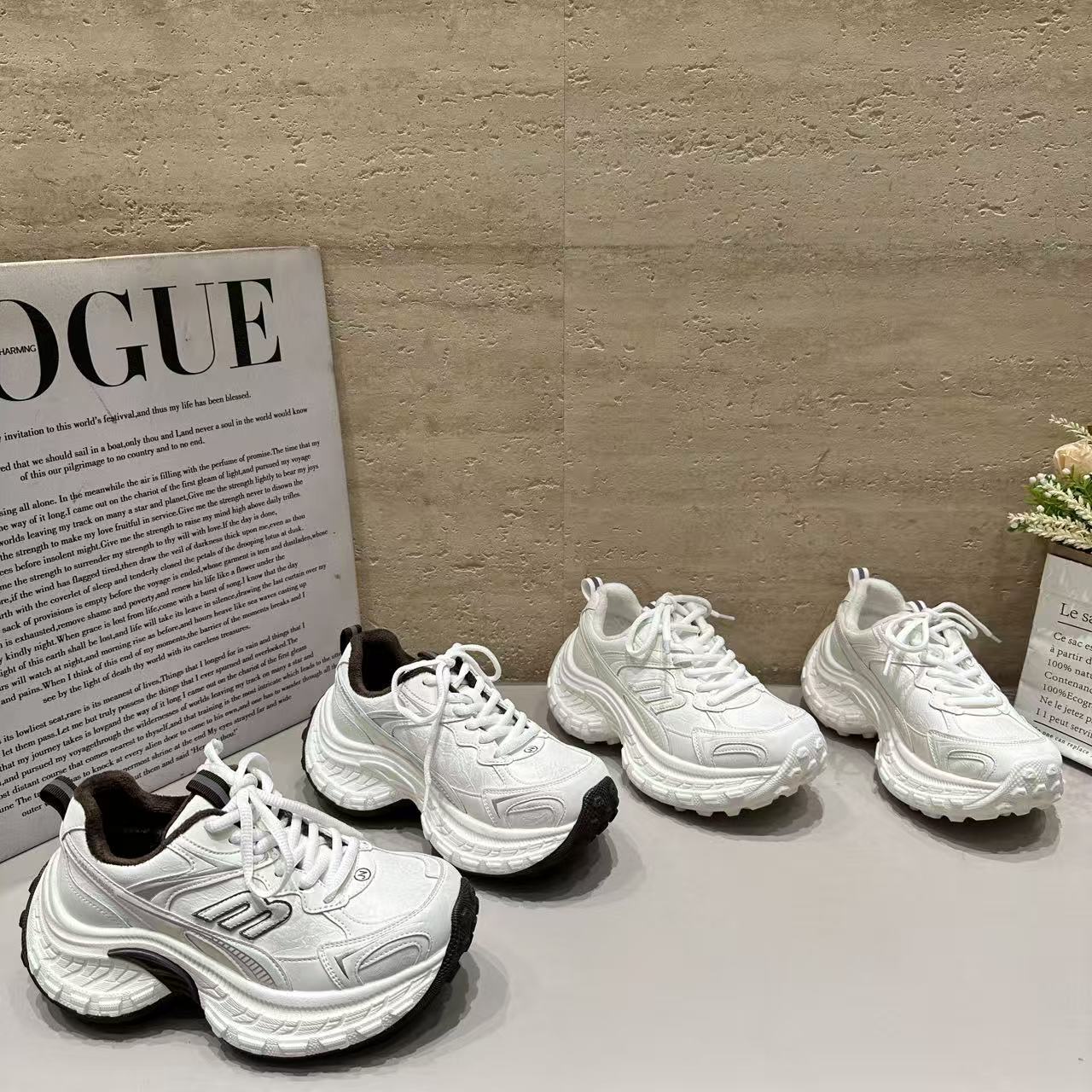 巴宝秀厚底加绒做旧复古运动老爹鞋女2025冬季新款小个子休闲棉鞋