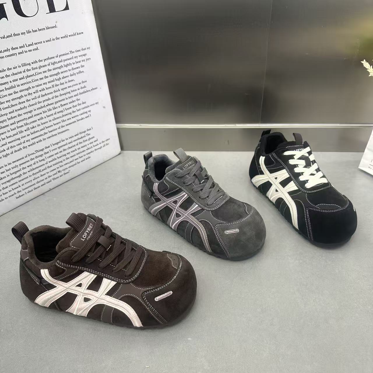 欧货复古显脚小泡芙德训鞋女2025冬季新款内增高休闲加绒拼色板鞋