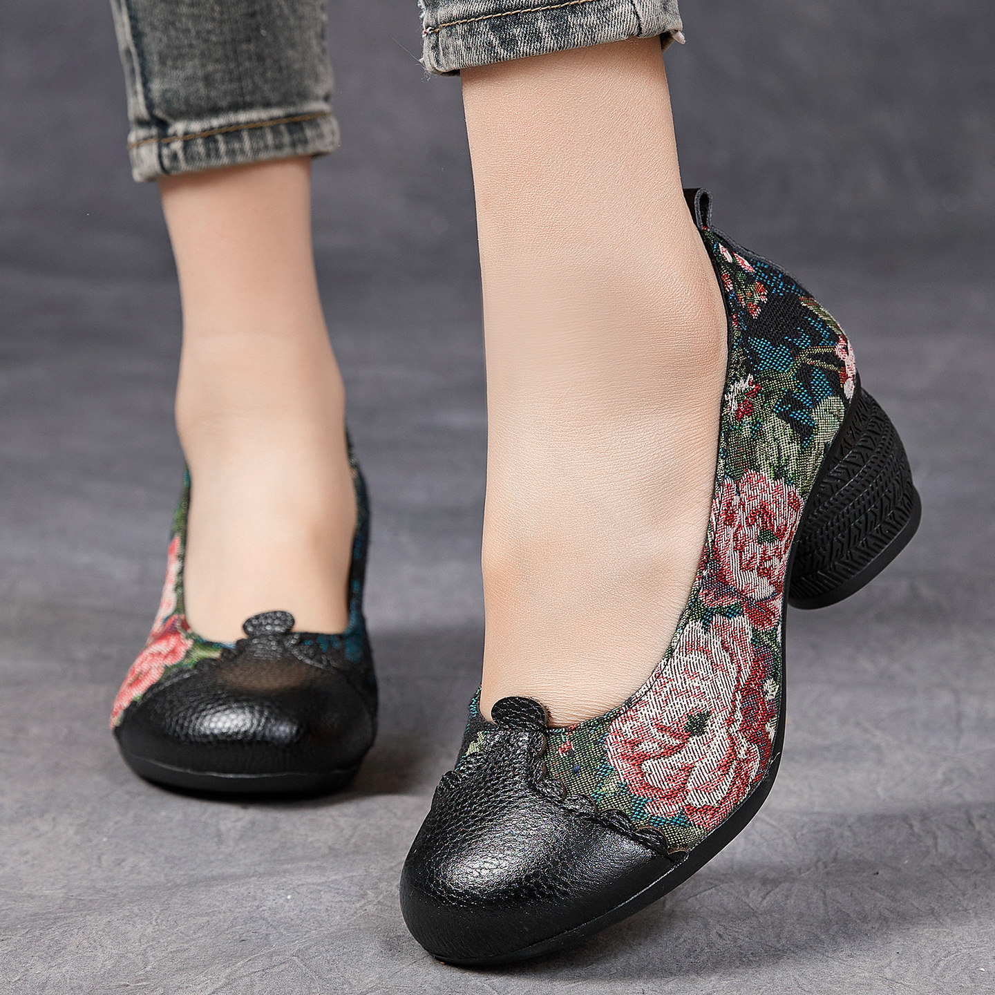 真皮刺绣中跟单鞋女2026春款软底民族风跳舞妈妈粗跟小皮鞋配旗袍