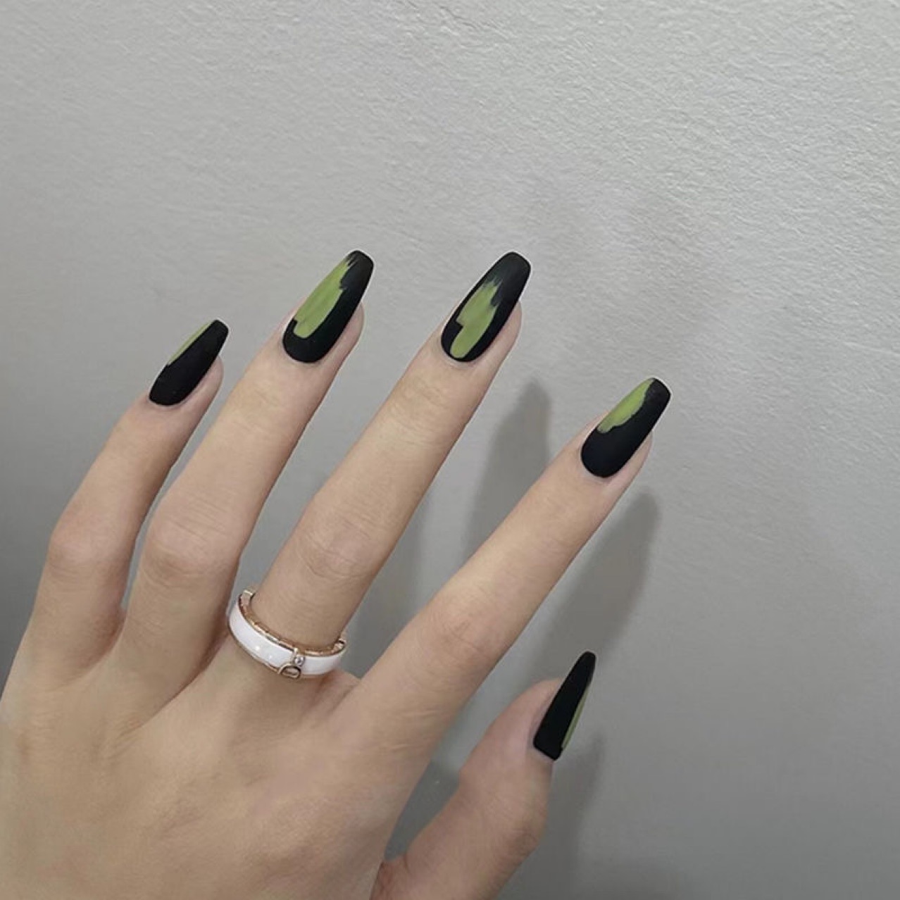 黑树林长甲黑色手绘穿戴甲