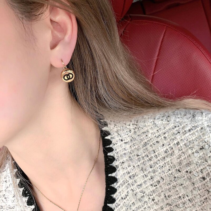TinySylvie金色双C耳钉显白