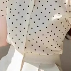 今年流行的漂亮夏装盐系轻熟超好看白色波点衬衫裤子两件通勤套装