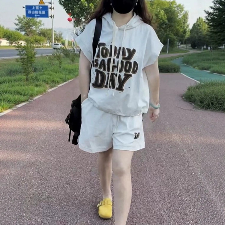 两件套装女2025年夏季新款连帽字母印花短袖上衣五分短裤显瘦套装