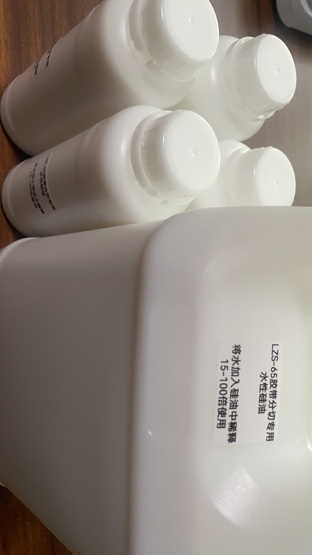 高浓度水溶性乳化硅油胶带切割橡胶塑料吸塑脱模纺织柔软汽车洗护