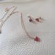 仿珊瑚红色爱心细碎项链耳钉套装 美美朱砂痣 0123 斯斯