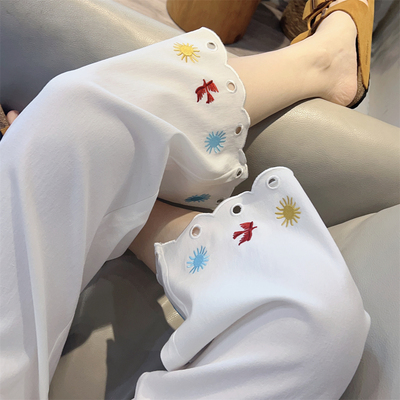 斯斯 0318 俏皮活力刺绣花边直筒阔腿甜美感亚麻混纺白色九分裤