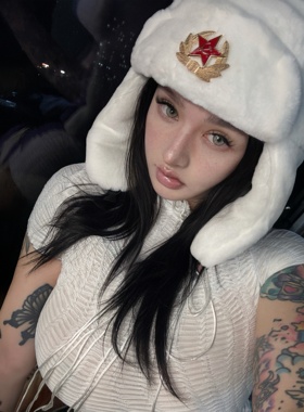 斯拉夫美少女毛绒徽章雪地帽
