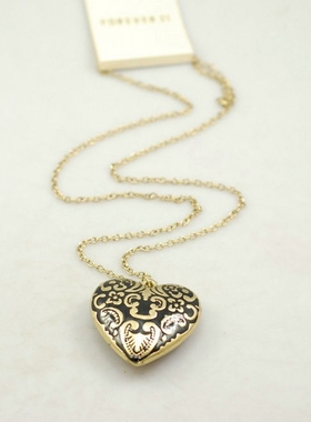 经典长款神秘花纹心形脸谱毛衣链