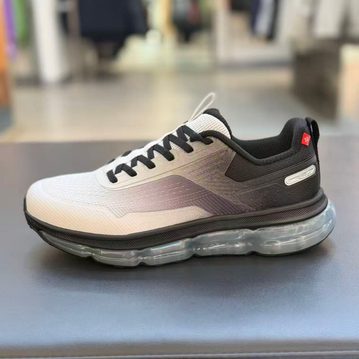 安踏弹力胶跑鞋男2025冬款缓震气垫回弹舒适透气运动鞋112615501