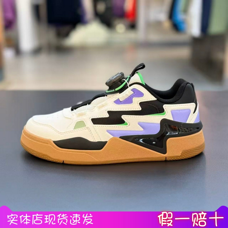 安踏儿童男大童旋钮时尚运动板鞋