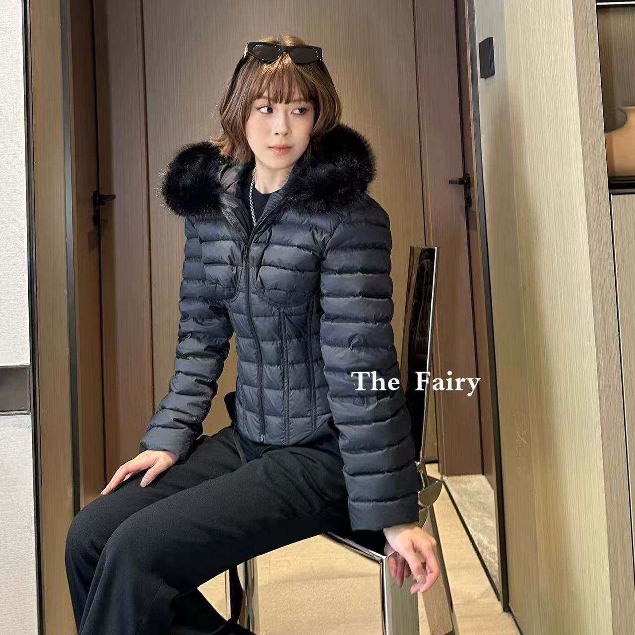 好漂亮黑色连帽羽绒外套外套女2025年冬季新款短上衣修身时尚热销