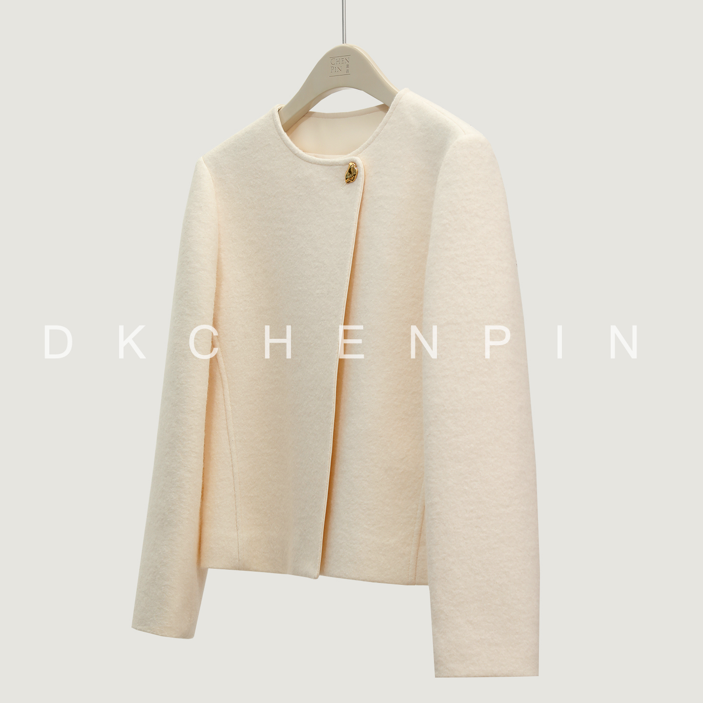 简约一粒扣圆领斜裁毛呢外套