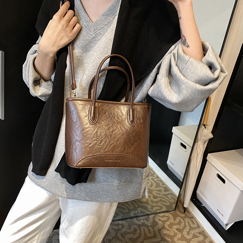 春夏包包女士2026新款超火斜挎水桶包轻奢小众高级感手提包小拎包