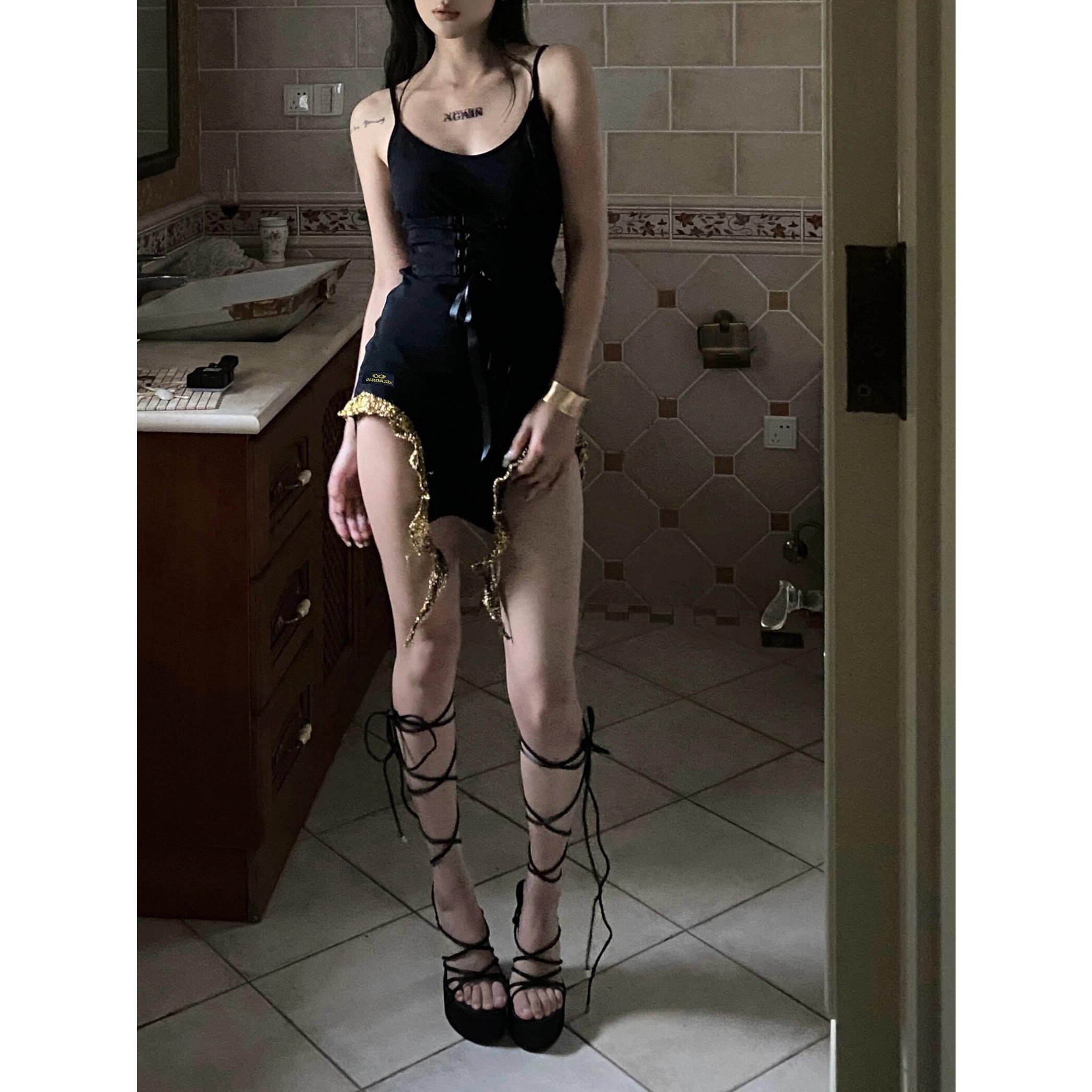 性感低胸夜场诱惑吊带超短不规则荷叶边辣妹绑带设计感连衣裙女