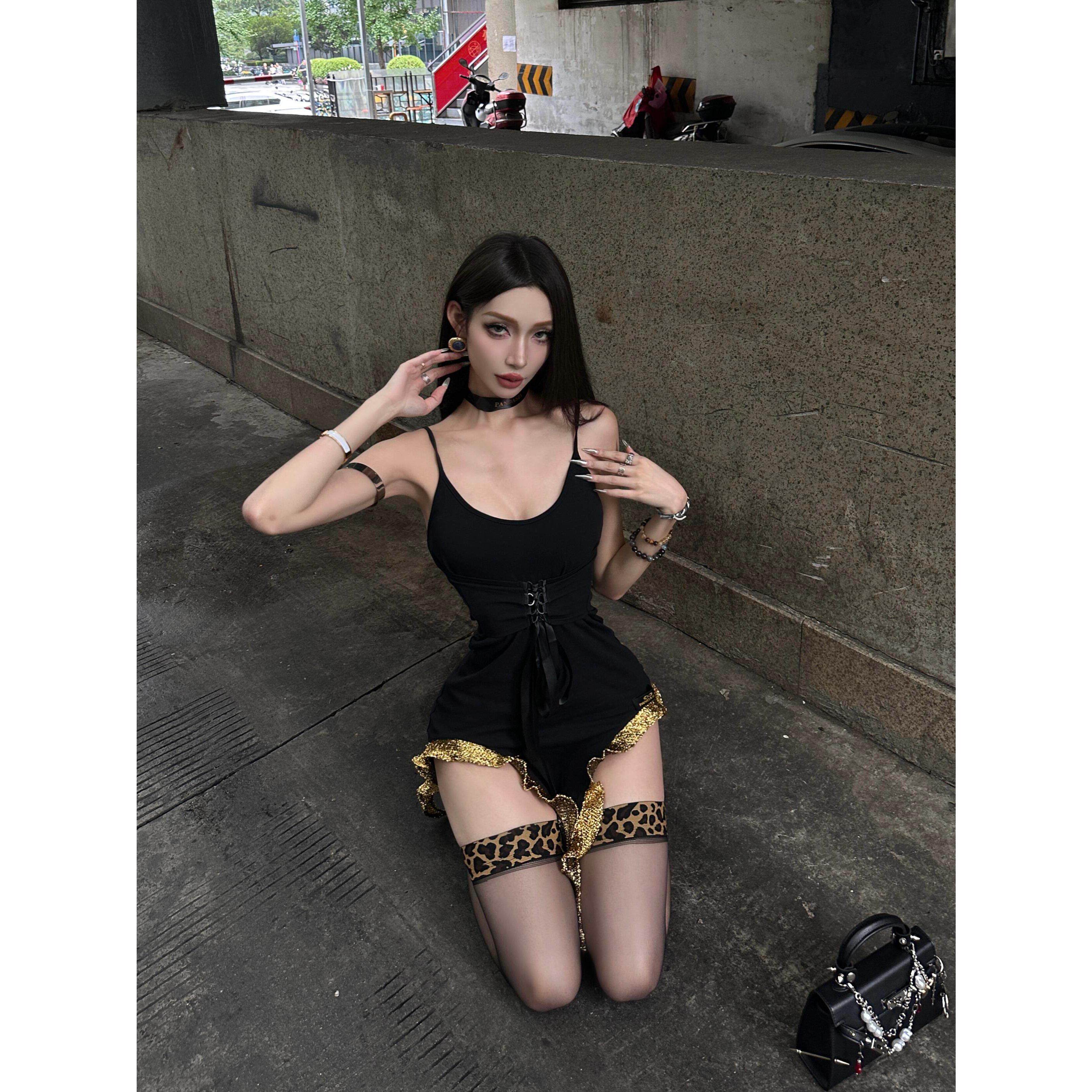 性感低胸夜场诱惑吊带超短不规则荷叶边辣妹绑带设计感连衣裙女